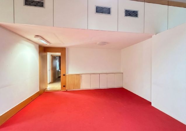immobile